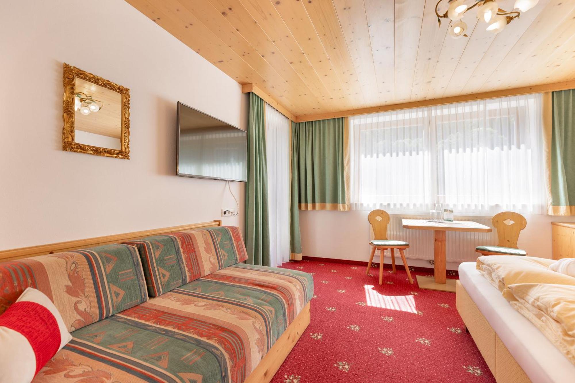 Hotel Pinzger Tux Esterno foto