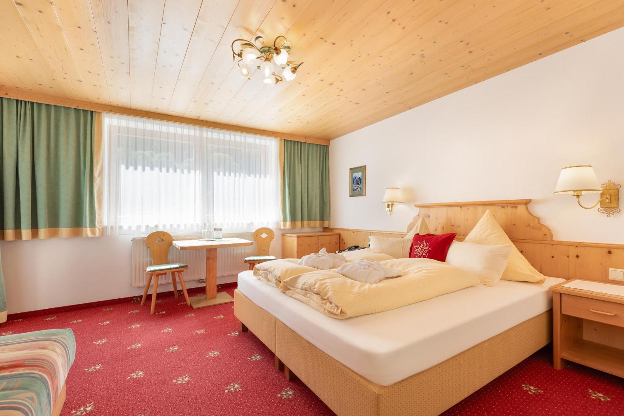 Hotel Pinzger Tux Esterno foto